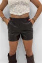shorts effetto pelle chic